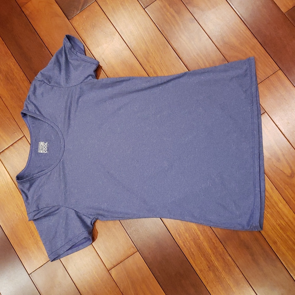 32 Degrees Cool t-shirt. Heathered Periwinkle Purple. Women's Small